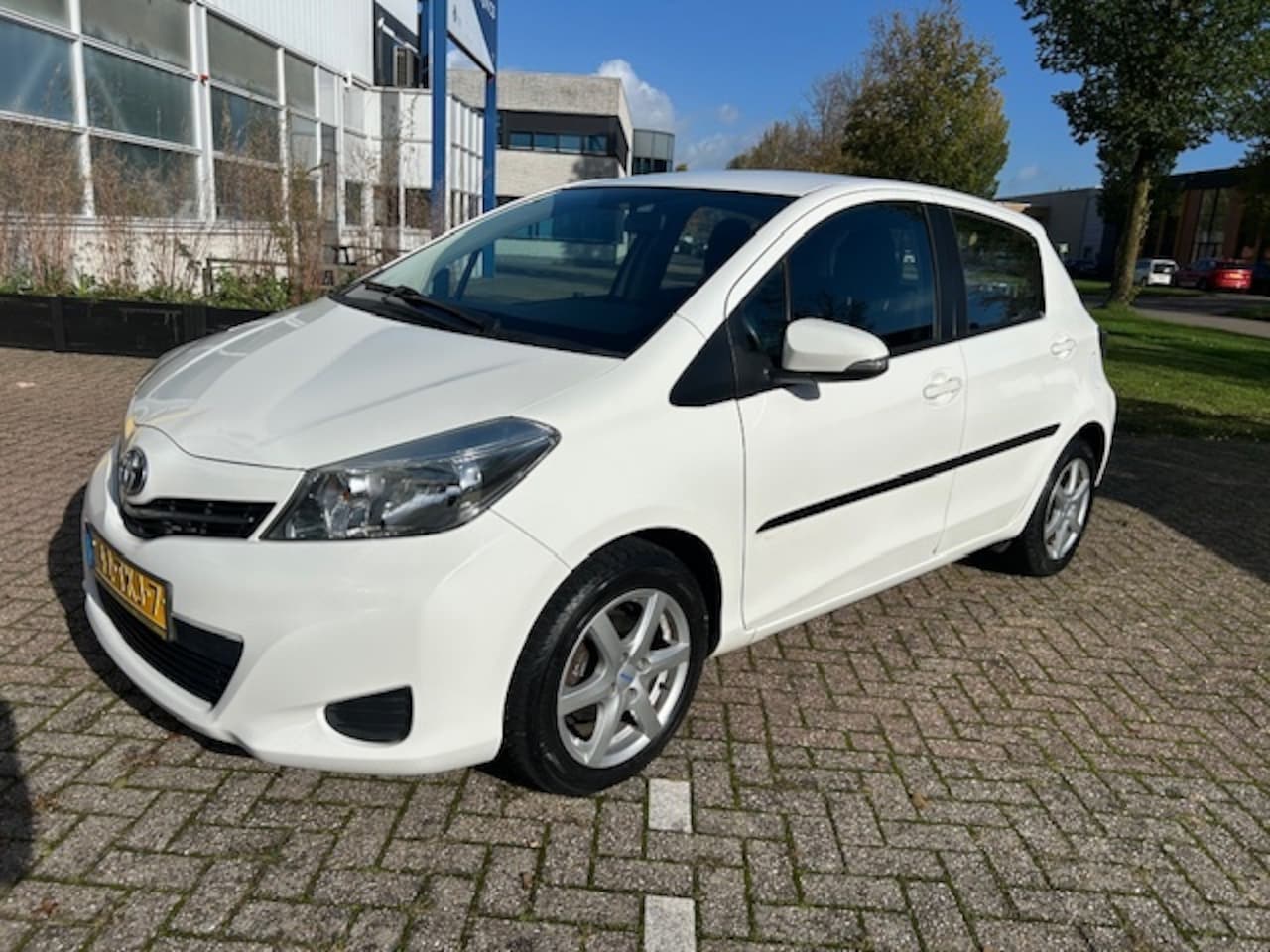 Toyota Yaris - 1.3 VVT-i Executive AIRCO CRUISE CAMERA NAP - AutoWereld.nl