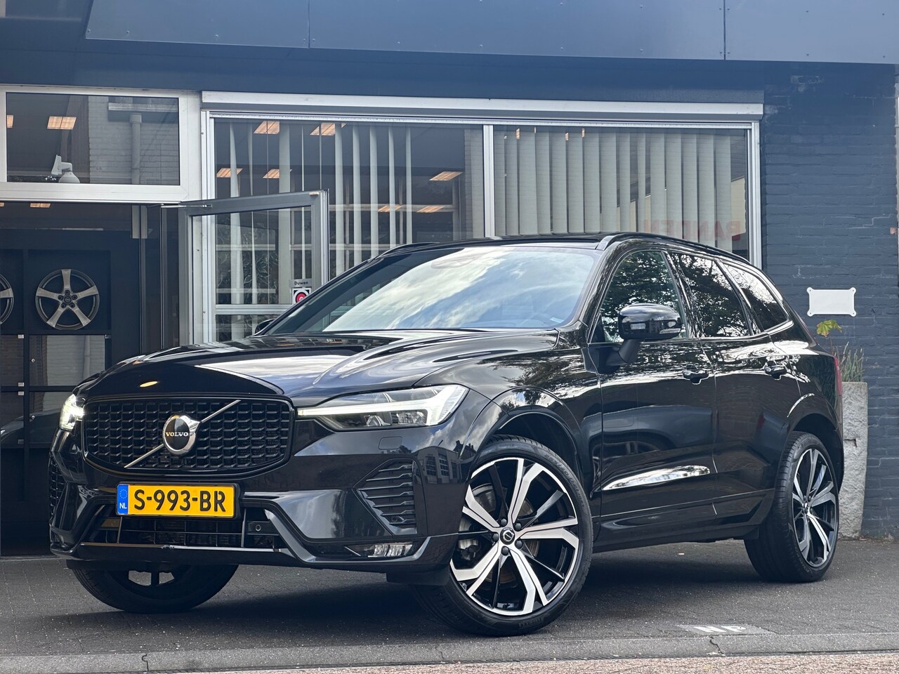 Volvo XC60 - B5 Ultimate Dark ORG NL / HK AUDIO / MEMORY / PANO / LANE / NAP - AutoWereld.nl