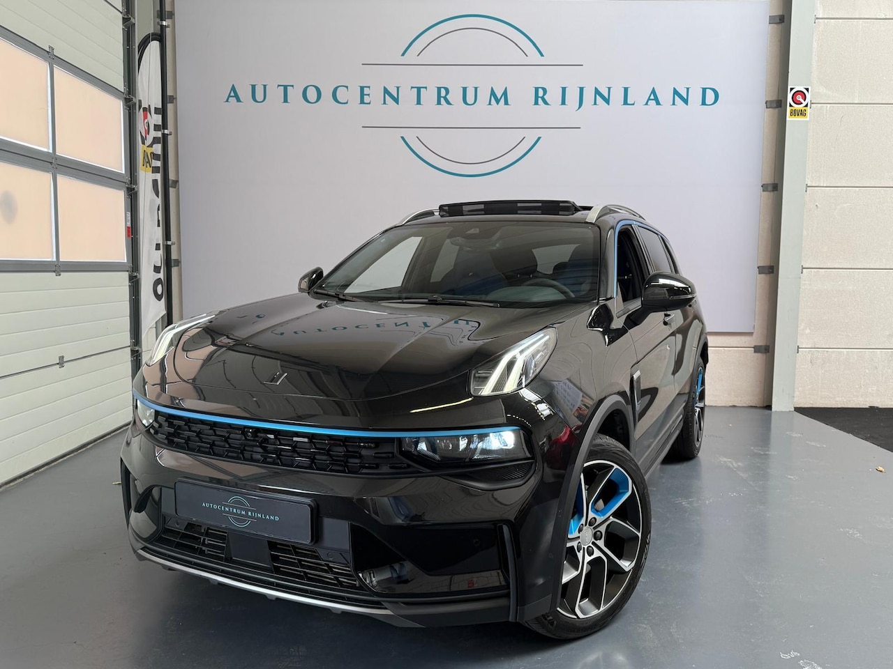 Lynk & Co 01 - 1.5 PHEV 261 PK Zwarte Hemel, Pano, Navi, Camera - AutoWereld.nl