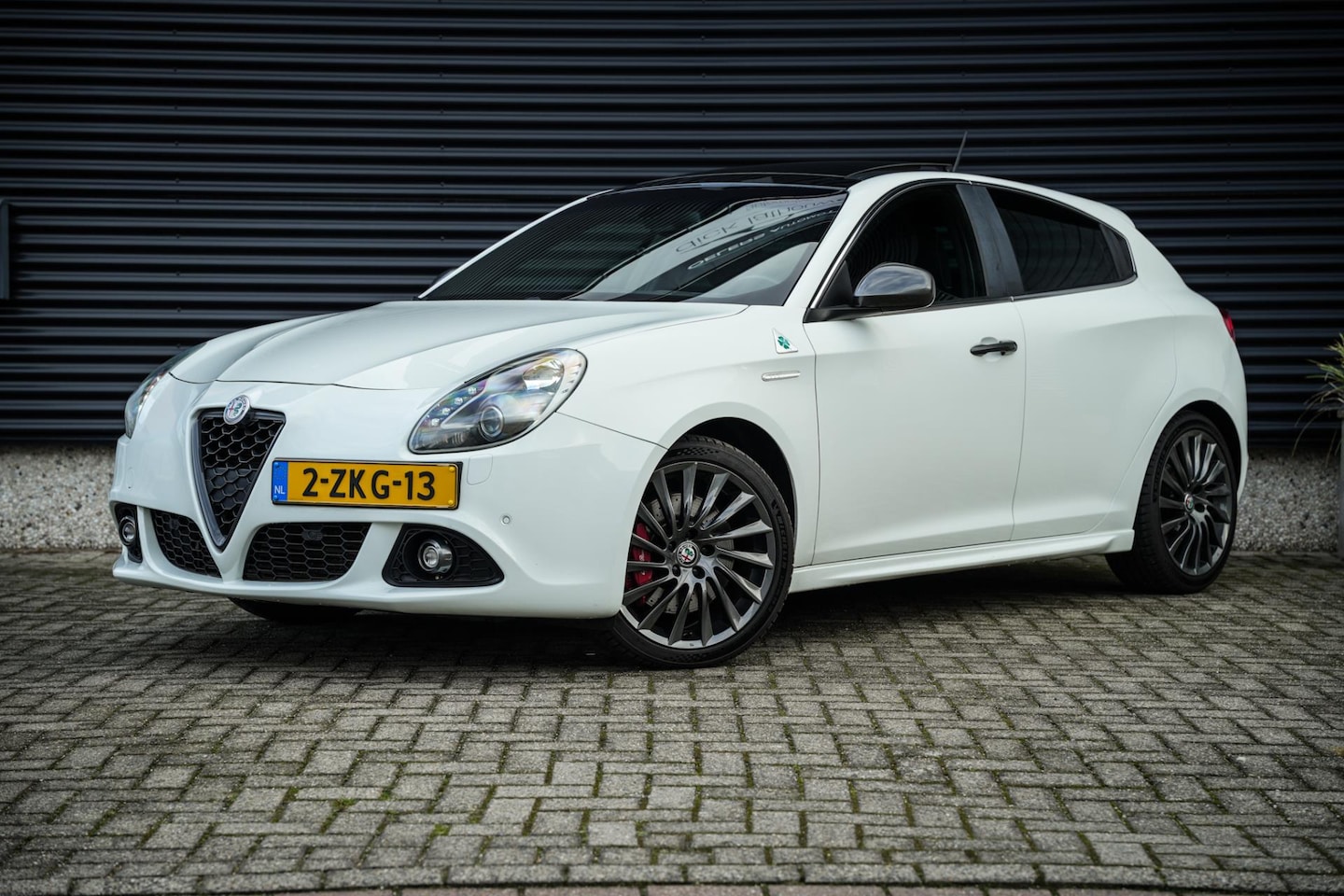 Alfa Romeo Giulietta - 1.750 Turbo Veloce | Org. NL-Auto! | Panoramadak | Xenon | Cruise Control | Bianco Pastell - AutoWereld.nl