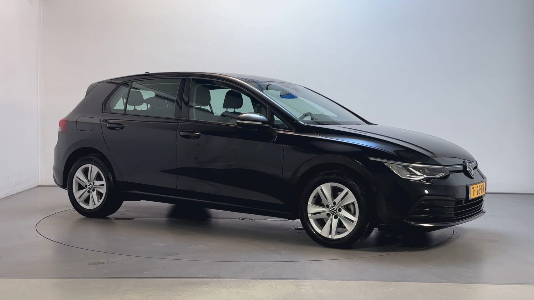 Volkswagen Golf - 1.0 TSI 110pk Life Sfeerverlichting Navigatie App-Connect DAB+ - AutoWereld.nl