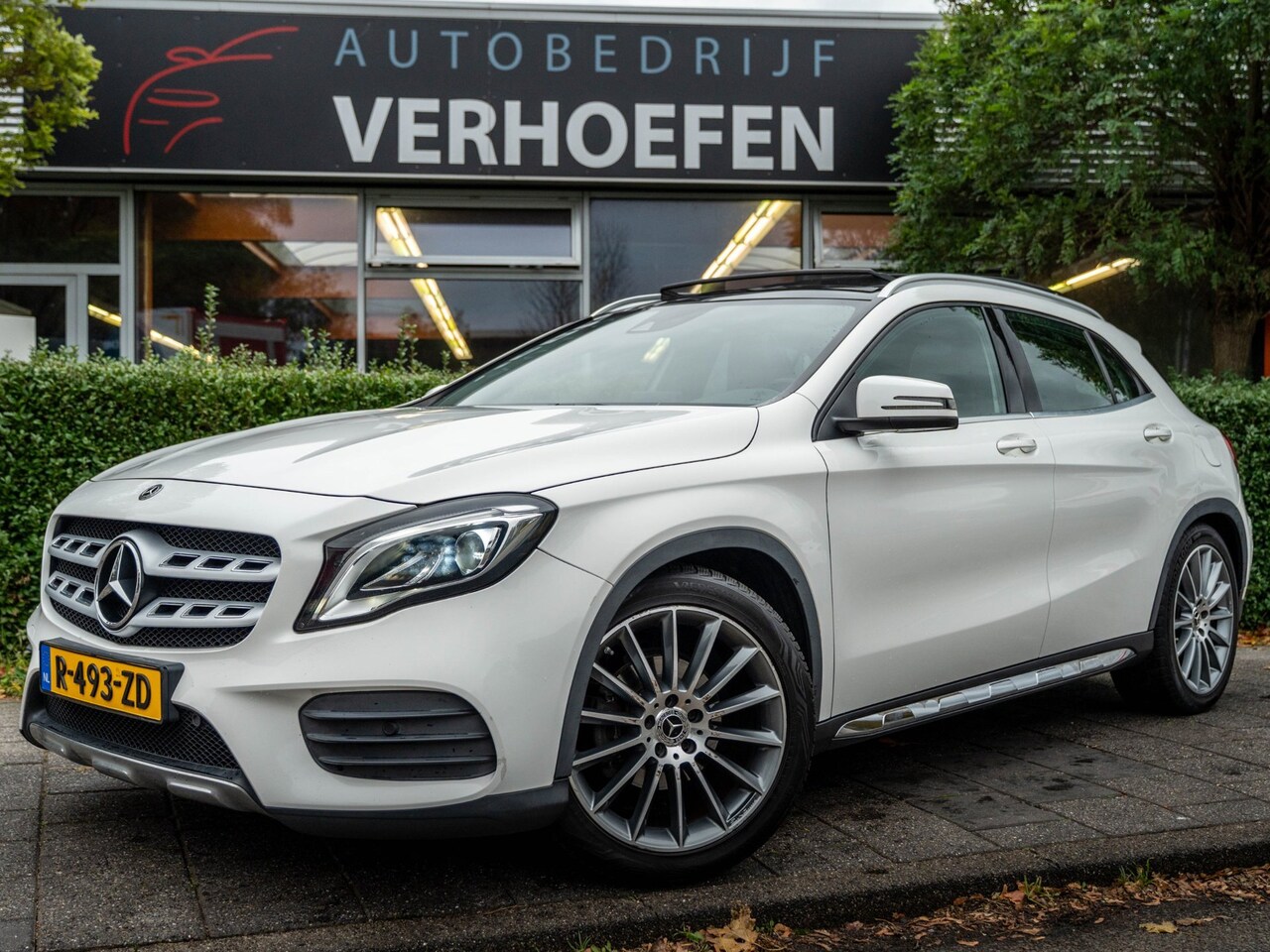 Mercedes-Benz GLA-Klasse - 200 Premium Plus AMG | PANORAMADAK | AUTOMAAT | APPLE CARPLAY | SPORTSTOELEN | PARKEERCAME - AutoWereld.nl