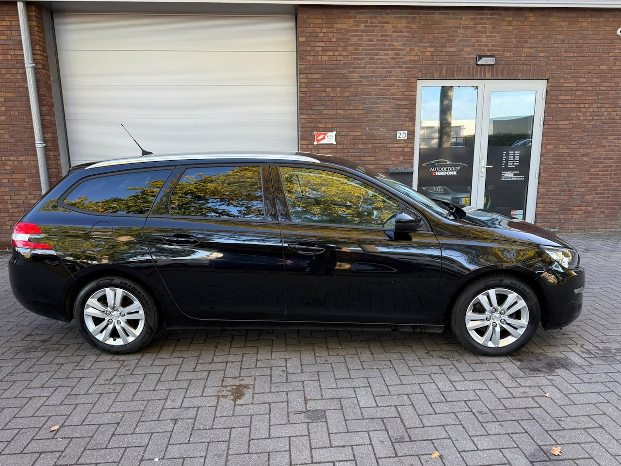 Peugeot 308 SW - 1.2 PureTech Blue Lion|PANO|AIRCO|NAVI|NEW APK - AutoWereld.nl