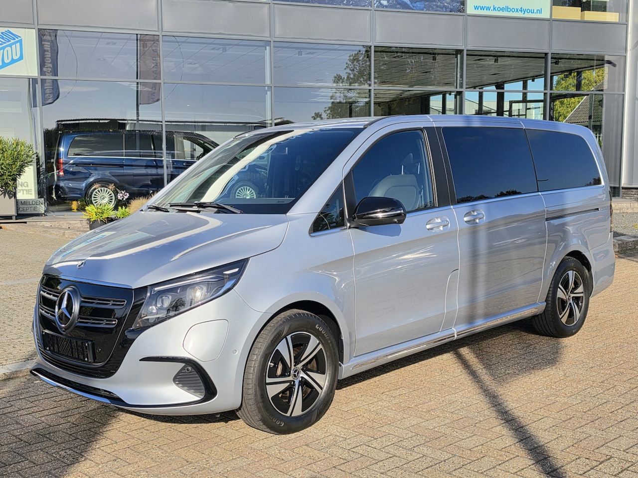 Mercedes-Benz EQV - 300 L2 Avantgarde 90 kWh AMG * Burmeister * 360 Camera * 8 Persoons * - AutoWereld.nl