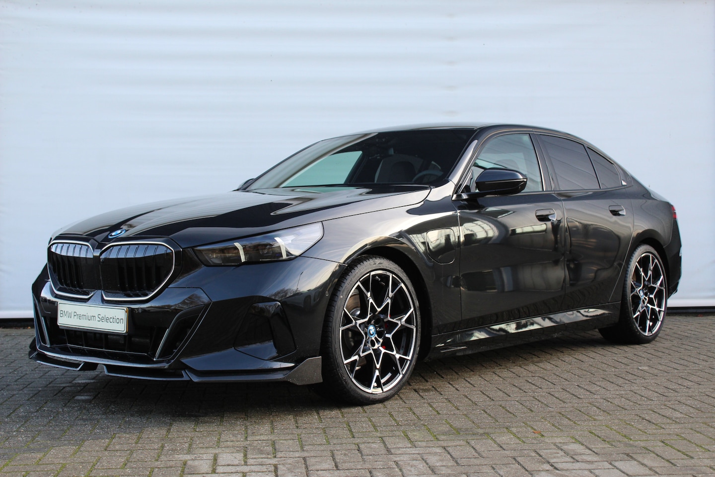 BMW 5-serie - 530e M Sport Automaat / Panoramadak / M Multifunctionele Stoelen / M-performance wielset 2 - AutoWereld.nl
