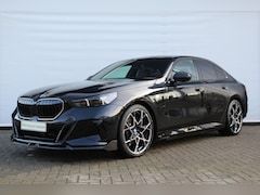 BMW 5-serie - 530e M Sport Automaat / Panoramadak / M Multifunctionele Stoelen / M-performance wielset 2