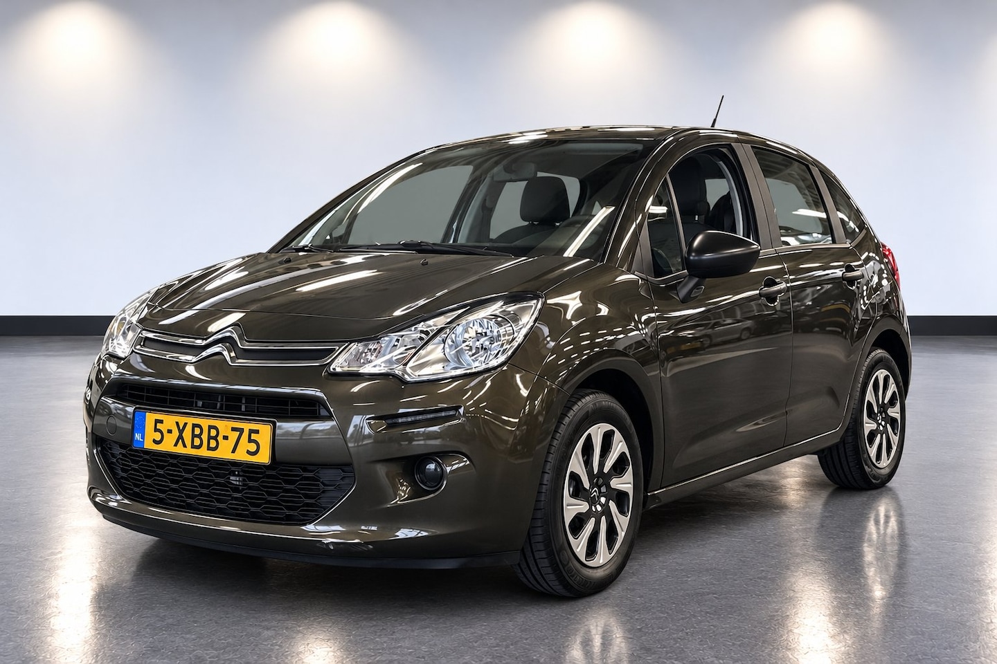 Citroën C3 - 1.0 VTi Attraction | Achterbank in delen neerklapbaar | Airco | Buitenspiegels elektrisch - AutoWereld.nl