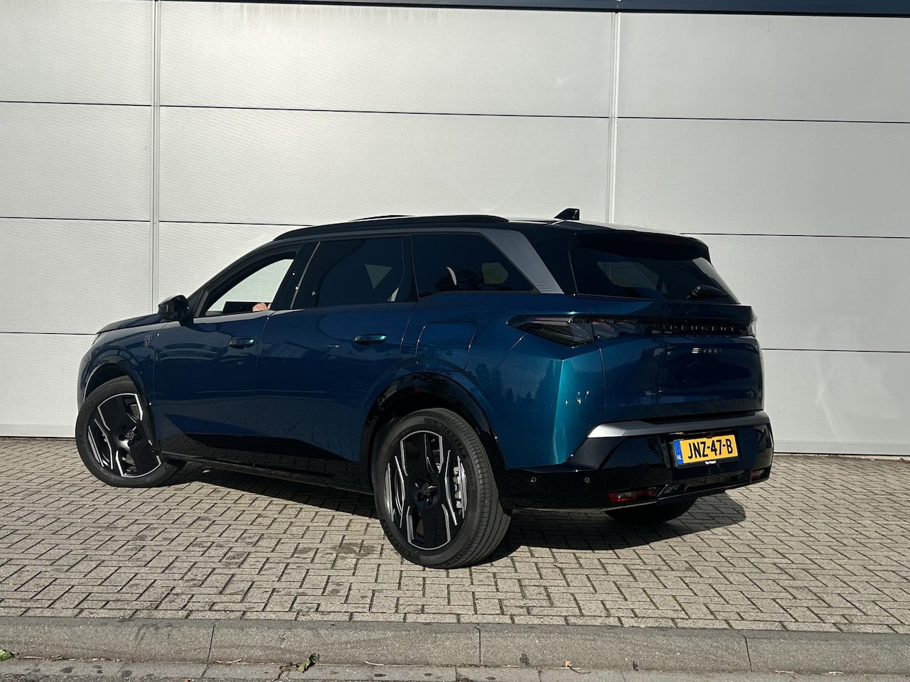 Peugeot e-5008 - GT Avantage 73 kWh 7p | Panoramisch schuifdak | 360 Camera | Elektrische stoelen | Apple C - AutoWereld.nl