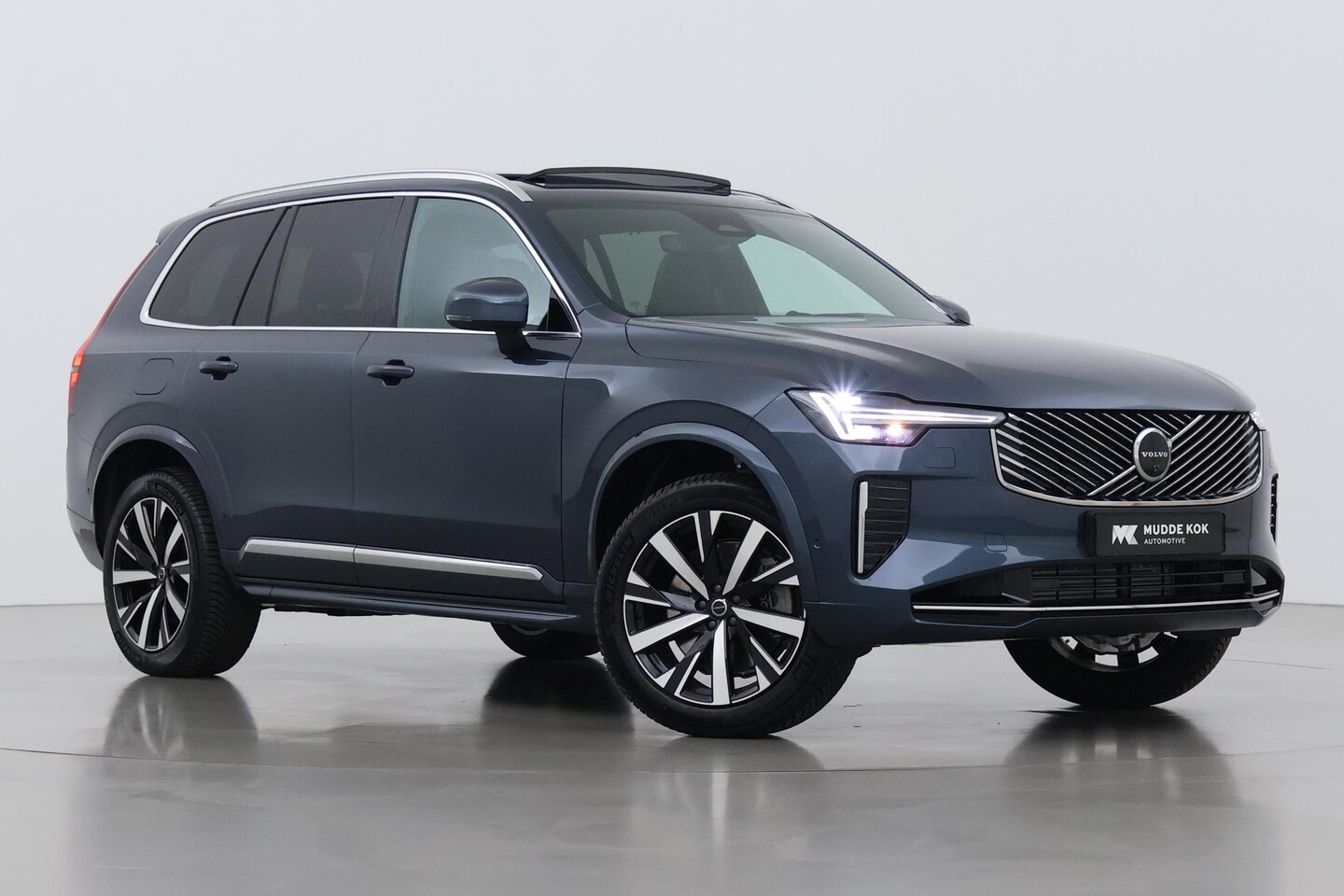 Volvo XC90 - T8 Ultra Bright | Bowers&Wilkins | Panoramadak | 360° Camera | Massage | Head-Up | Stoelve - AutoWereld.nl