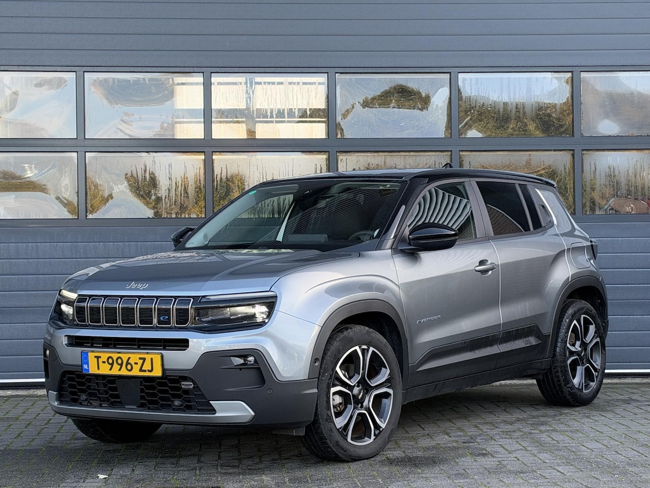 Jeep Avenger - BLACK EDITION 54 kWh (96% SOH) I 3-FASE LADEN I P-CAMERA I NAVIGATIE - AutoWereld.nl