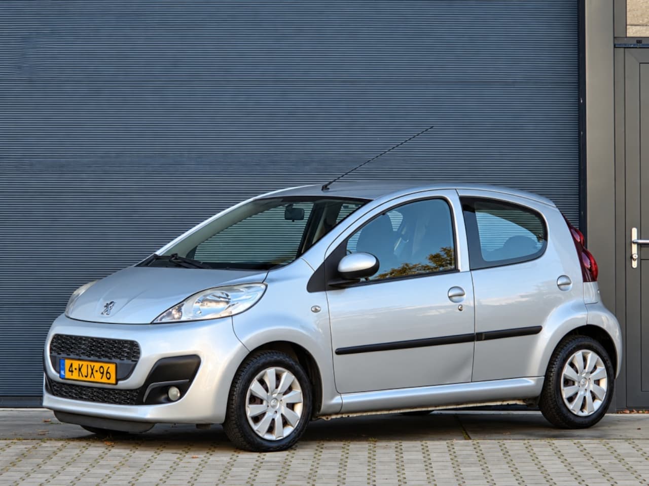 Peugeot 107 - 1.0 Première automaat, 5drs, airco, BJ 2012! - AutoWereld.nl