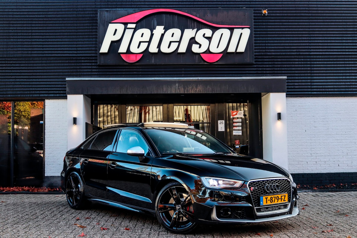 Audi S3 - Limousine 2.0 TFSI Quattro RS3 PANO SFEER CAMERA - AutoWereld.nl