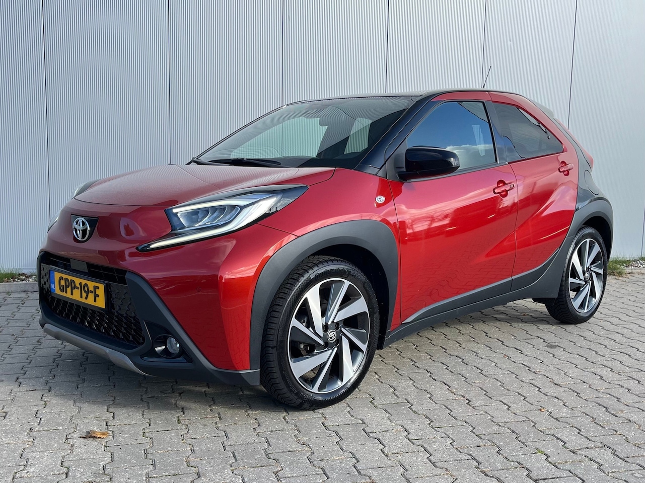 Toyota Aygo X - 1.0 VVT-i S-CVT Envy | Achteruitrijcamera | Stoelverwarming | Apple Carplay/Android Auto | - AutoWereld.nl