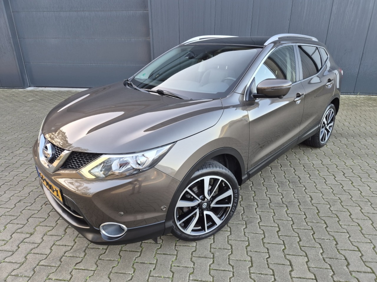 Nissan Qashqai - 1.2 Tekna |1e Eigenaar|weinig km's|Dealer onderhouden|Panoramadak|360 camera|Leer|Trekhaak - AutoWereld.nl