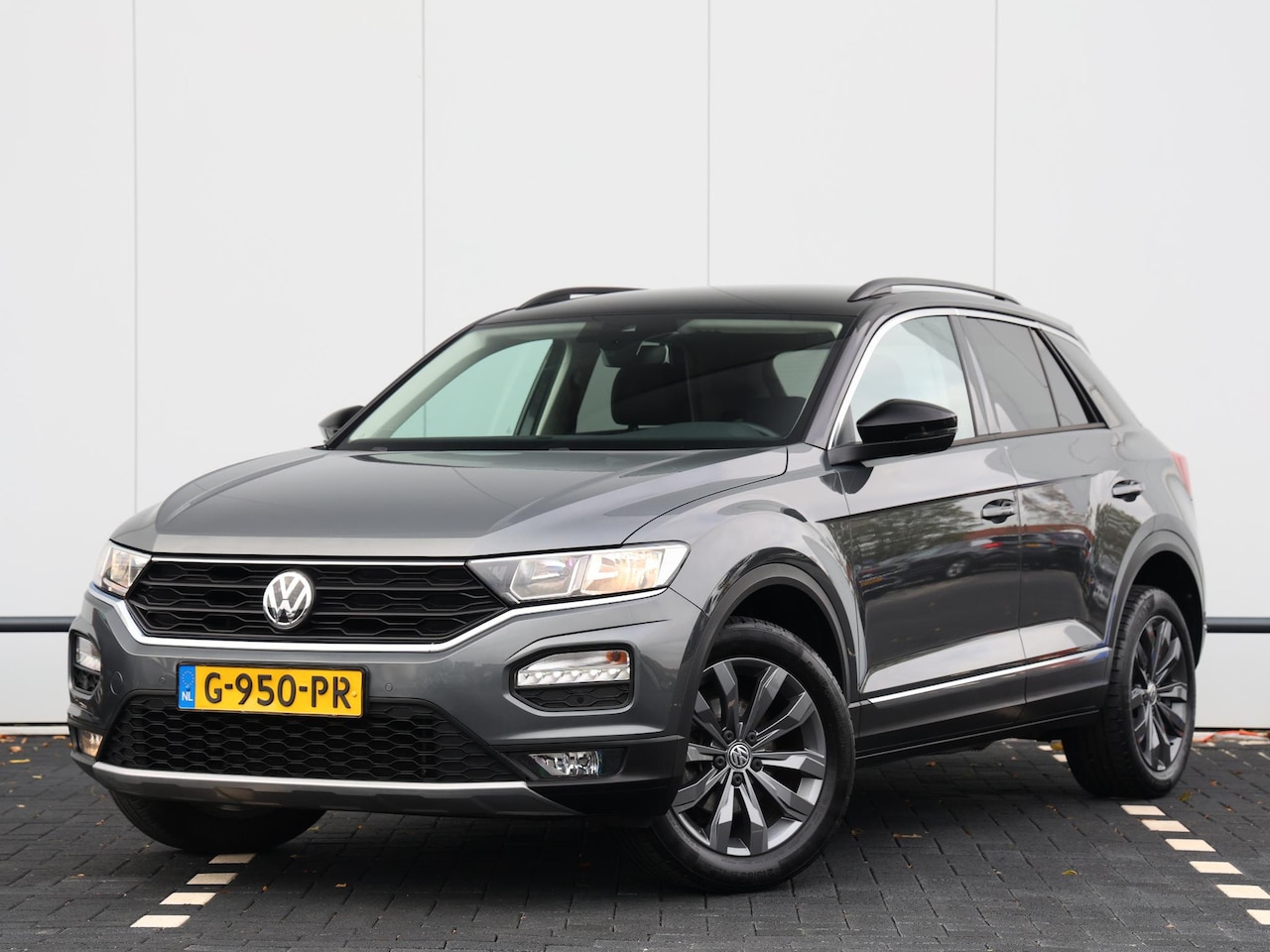 Volkswagen T-Roc - 1.0 TSI Style 110 PK | Dealer onderhouden | Cruise control | Elektrische achterklep | Park - AutoWereld.nl