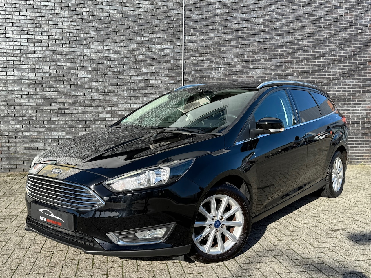 Ford Focus Wagon - 1.0 Titanium 125pk|Cruise|Carplay|Keyless|Stoel&Stuur VW|Trekhaak mogelijk - AutoWereld.nl
