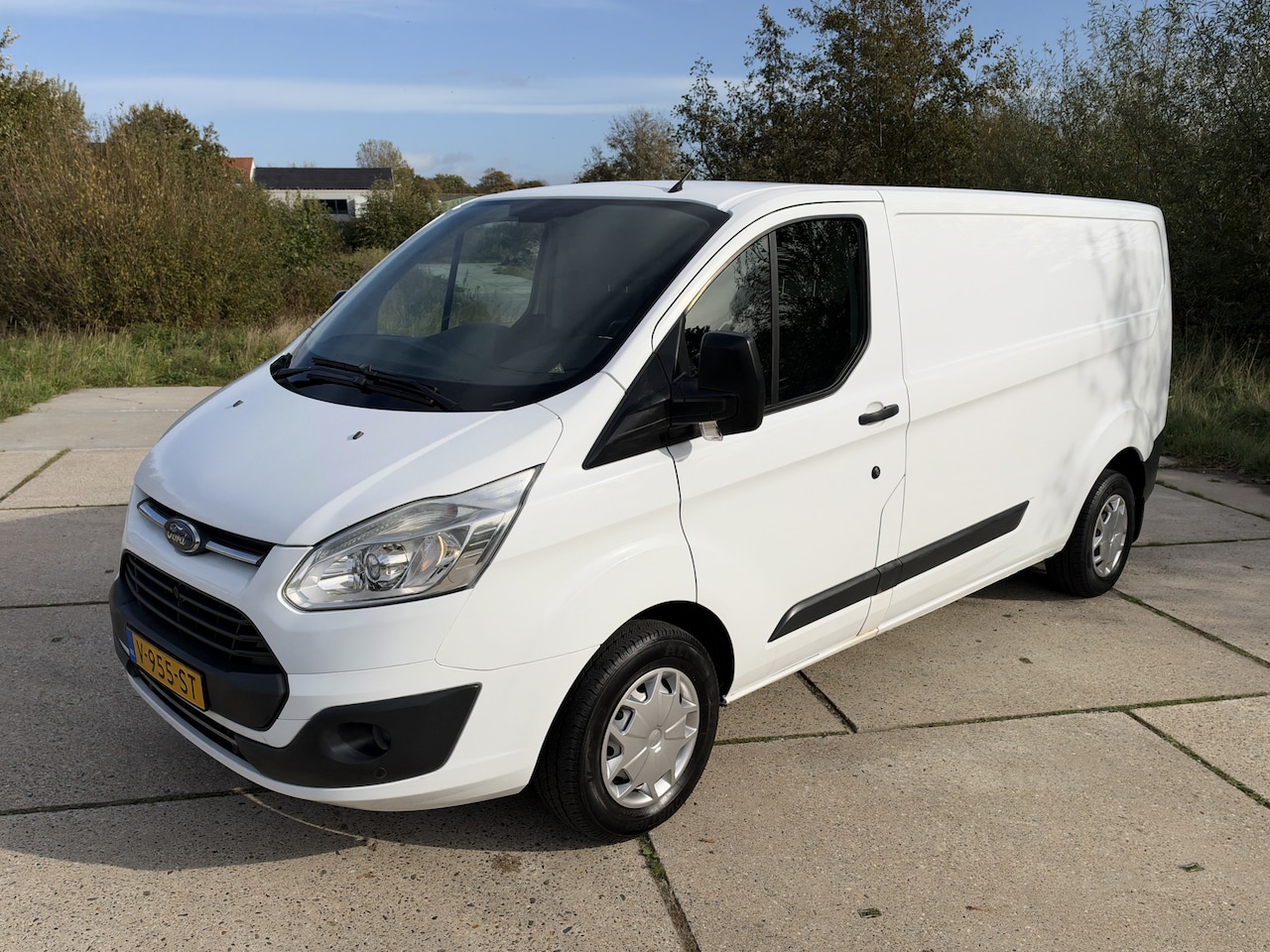Ford Transit Custom - 290 2.0 TDCI L2 131pk airco 3 zits EURO 6 - AutoWereld.nl