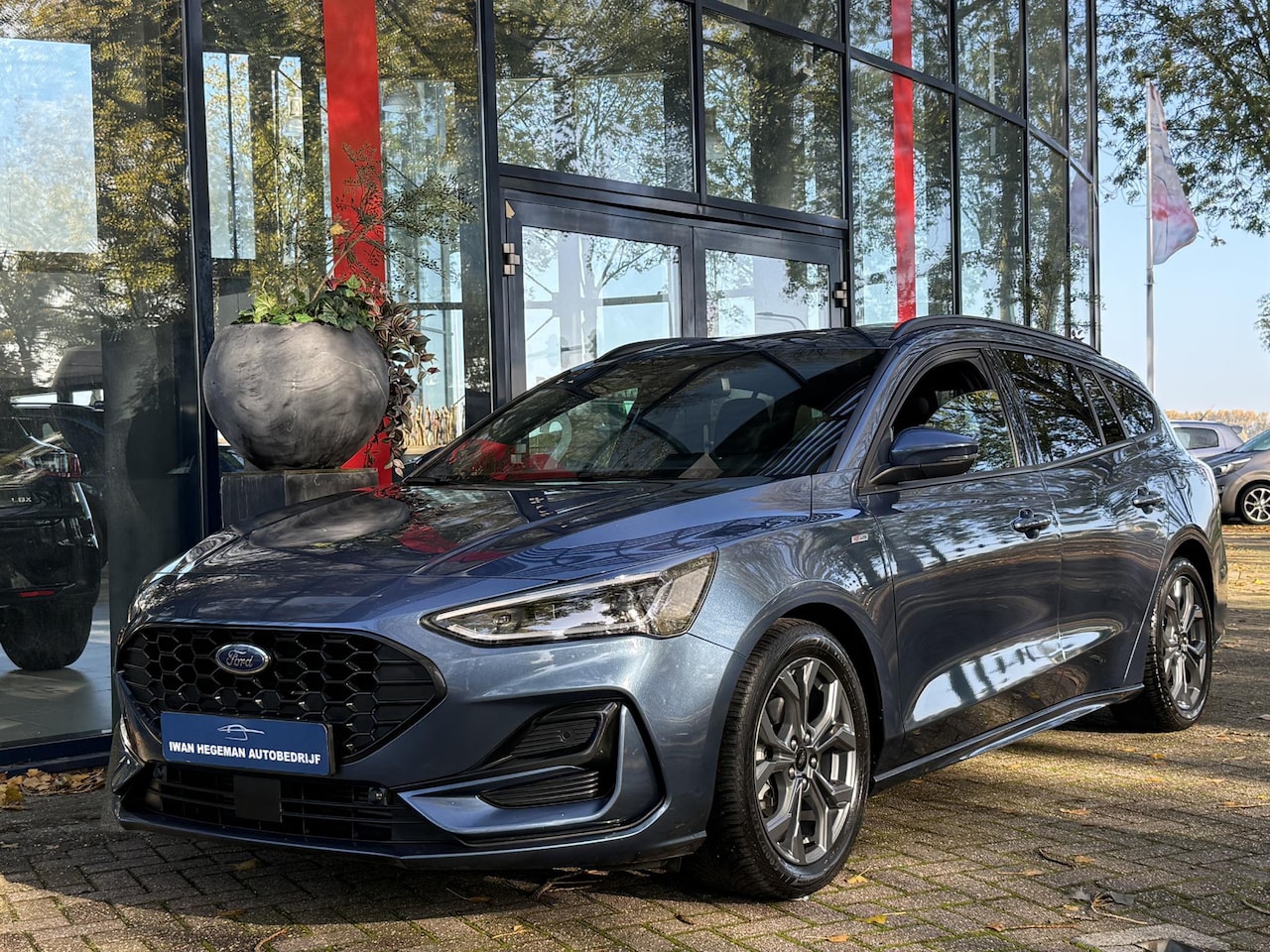 Ford Focus Wagon - 1.0 EcoBoost Hybrid ST Line | Winter Pack | PDC + Camera | Climate control | Apple Carplay - AutoWereld.nl