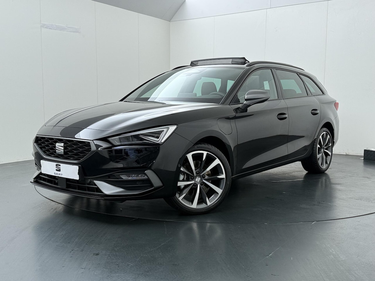 SEAT Leon Sportstourer - 1.5 TSI e-Hybrid FR Business | 204 PK | SoH 100% | Adaptive Cruise Control | Achteruitrijc - AutoWereld.nl