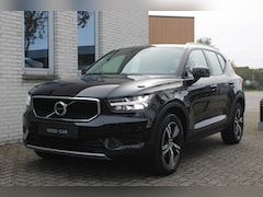Volvo XC40 - 1.5 T3 Momentum Pro | 18" Lichtmetalen velgen | Parkeersensoren voor | Onyx Black Metallic