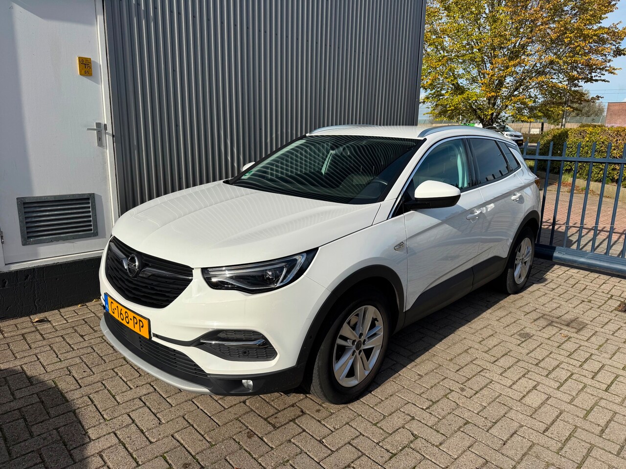Opel Grandland X - 1.2 Turbo Business Executive ECC / CRUISE / NAVI / LMV / PARKEERSENSOREN / ACHERUITRIJCAME - AutoWereld.nl