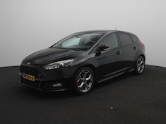 Ford Focus - 2.0 ST | Winterpakket | Achteruitrijcamera | Sportstoelen | Lichtmetalen Velgen |