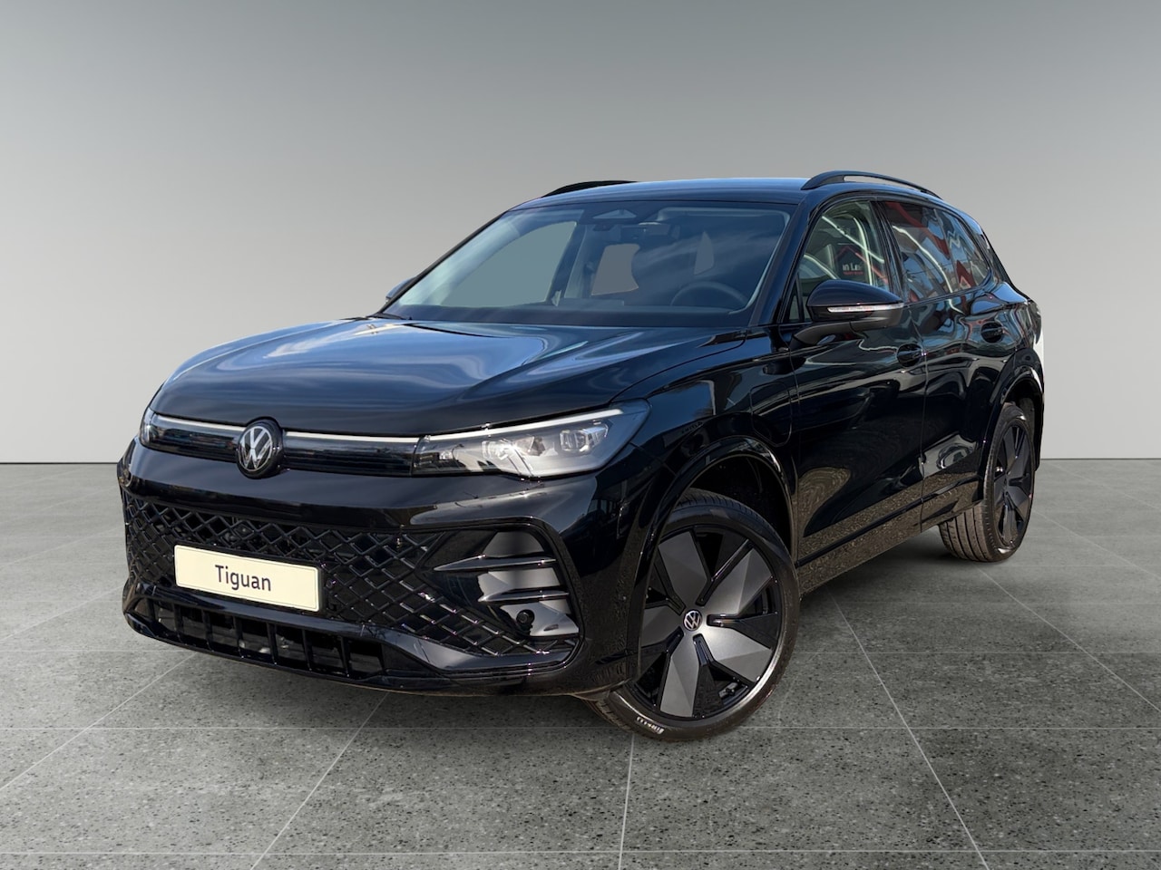 Volkswagen Tiguan - 1.5 eHybrid 204pk Edition 20 | R-Line exterieur | 360° camera | 20" Leeds velgen - AutoWereld.nl