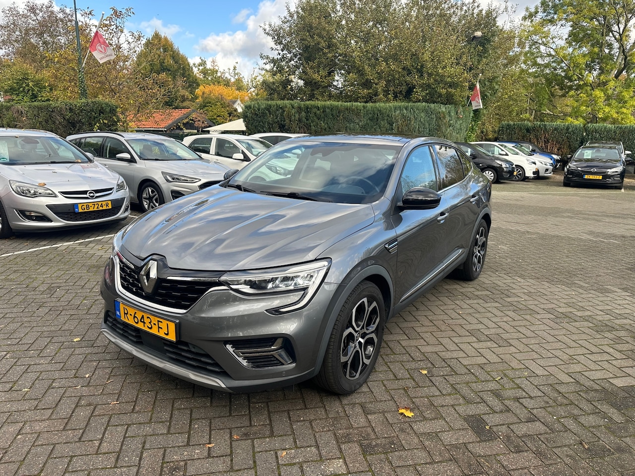 Renault Arkana - 1.6 E-Tech Hybrid 145 Intens , automaat , panoramadak , navigatie - AutoWereld.nl