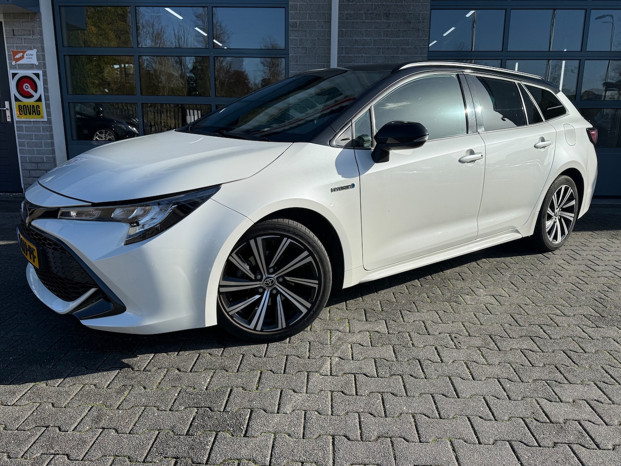 Toyota Corolla Touring Sports - 1.8 Hybrid Business Plus|BI-TONE|STOEL/STUUR VERWARMING| - AutoWereld.nl