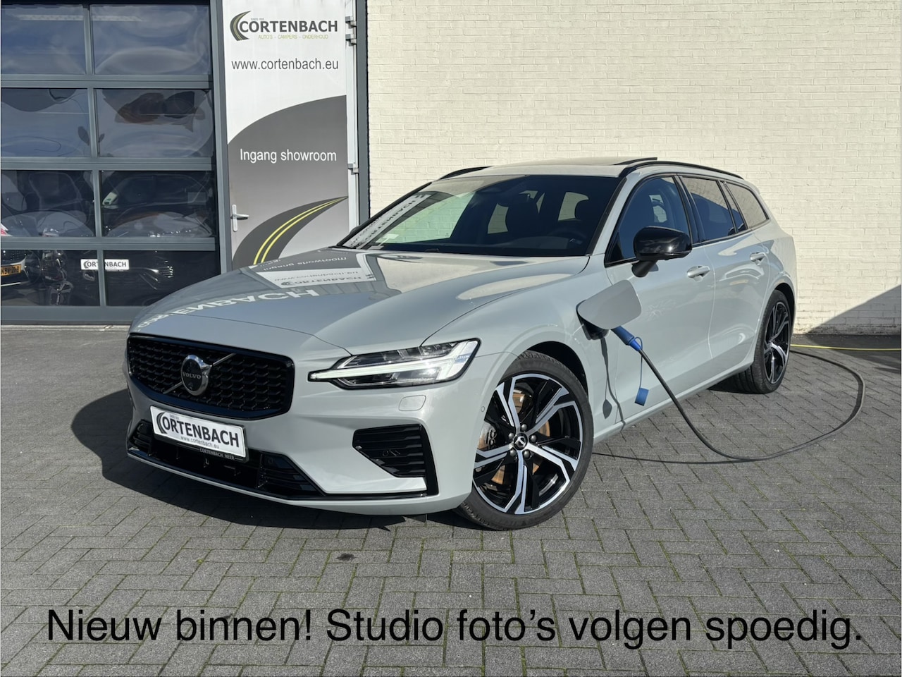 Volvo V60 - 2.0 T8 Plug-in hybrid AWD Ultra Dark | Panoramadak | Adaptieve cruise | Harman Kardon | Me - AutoWereld.nl