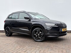 Skoda Karoq - 1.5 TSI ACT Sportline Business Trekhaak Adap.Cruise Camera Stoelverw Orig.NL Voll.Onderhou