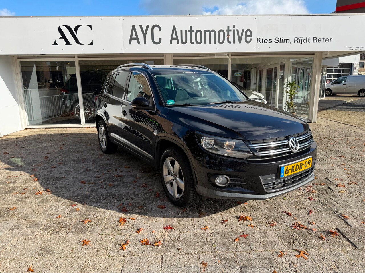 Volkswagen Tiguan - 1.4 TSI Sport&Style |Cruise Control|Trekhaak|Apple Carplay| - AutoWereld.nl