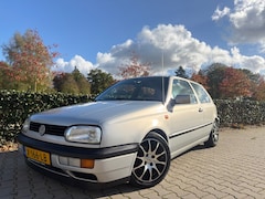 Volkswagen Golf - 1.8 CL Sport , 3-DRS. , Schuifdak / Stuurbekrachting / Rvs Uitlaat / 15"Lm Velgen / Trekha