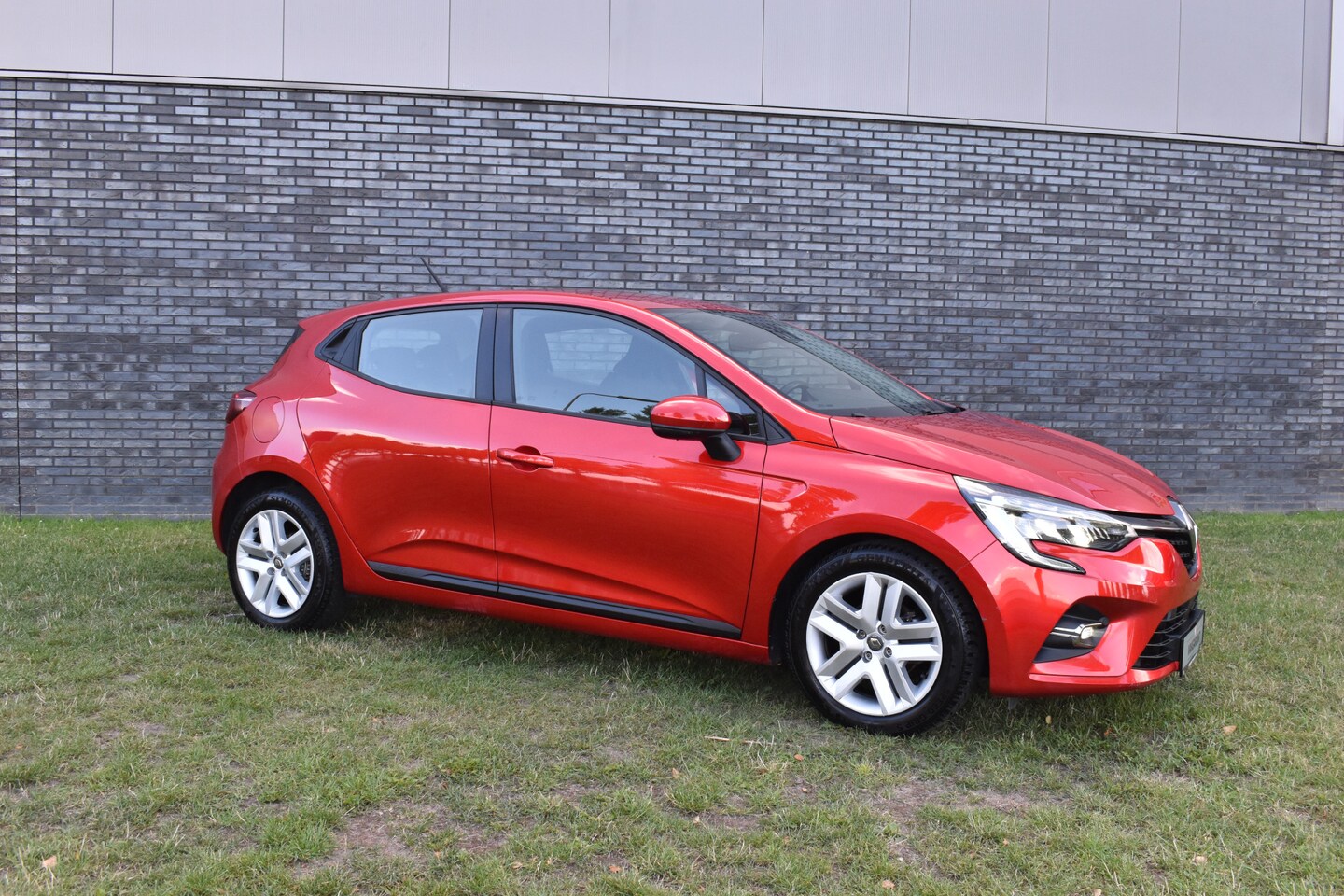 Renault Clio - 1.0 TCe Bi-Fuel Zen G3 Gas dus super voordelig rijden 215,- per 3 maanden wegenbelasting P - AutoWereld.nl