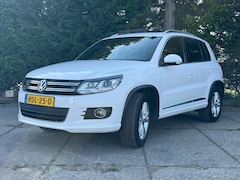 Volkswagen Tiguan - 2.0 TSI DSG 3X R line Pano I Goed onderhouden I Camera