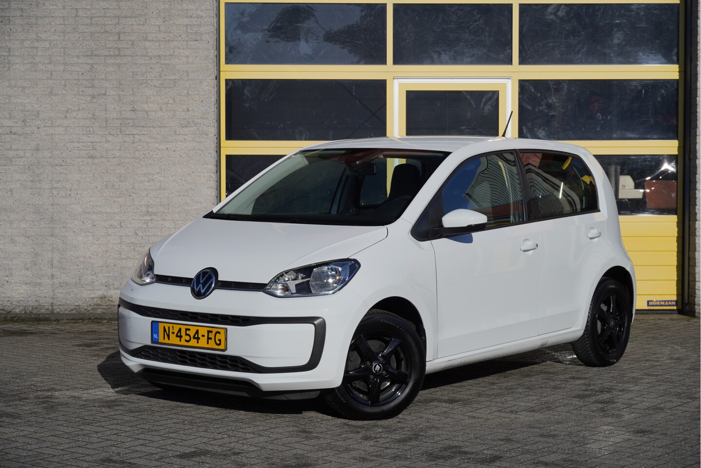 Volkswagen Up! - 1.0 5drs BJ2021 Lmv 14" | Led | Airco | Getint glas - AutoWereld.nl