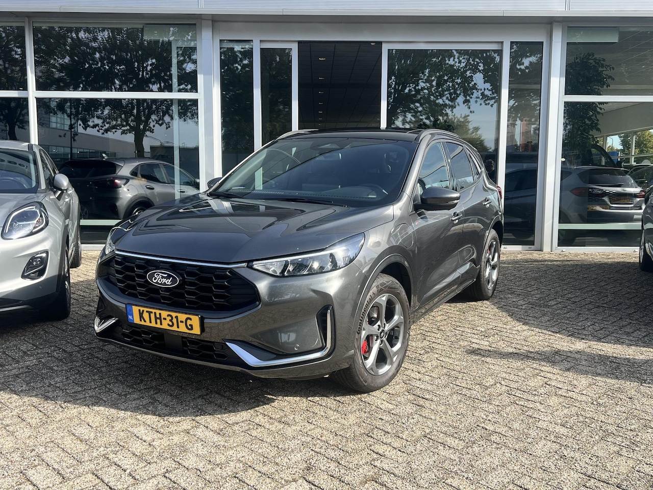 Ford Kuga - 2.5 PHEV ST-Line X | Panoramadak | Afn. Trekhaak | Adaptieve Cruise Control | Stoel-/stuur - AutoWereld.nl