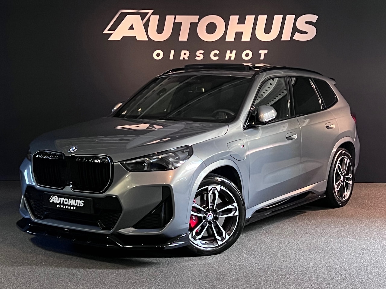 BMW X1 - XDrive30e Edition M Pano/Massage/Memory stoelen/19"/360 Camera/Trekhaak/Headup/Stuurverwar - AutoWereld.nl