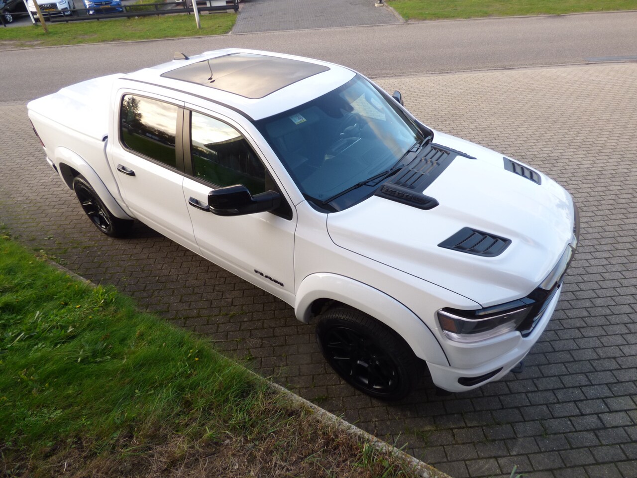 Dodge Ram 1500 - 5.7 V8 4x4 Crew Cab Laramie Night-Full Options- - AutoWereld.nl