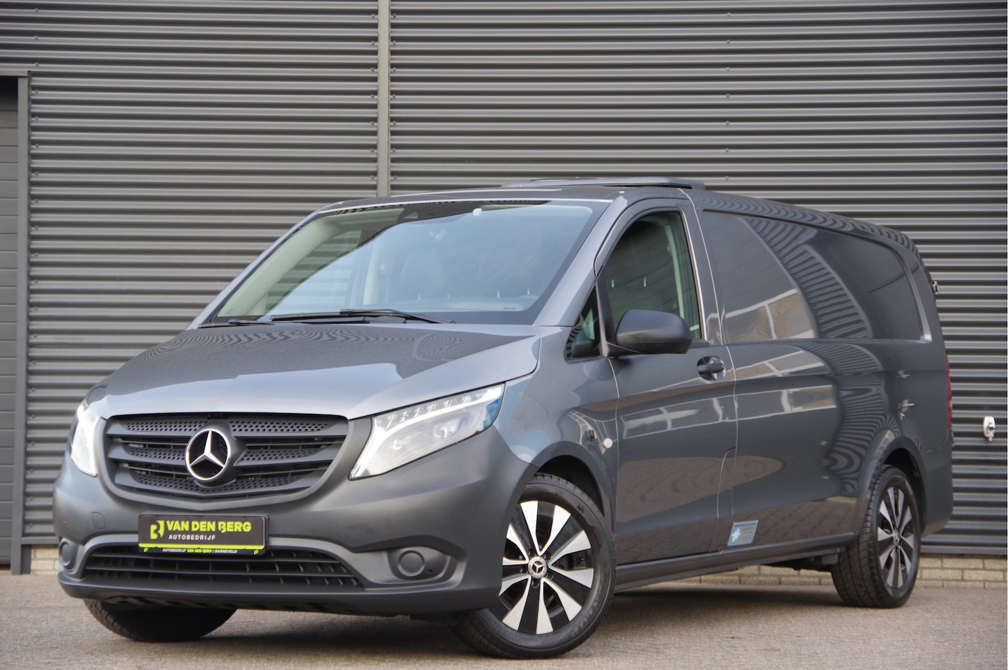 Mercedes-Benz Vito - 114 CDI XL AUT. KOELWAGEN/VRIESWAGEN, DAG/NACHT KOELING, LED, LEDER, CRUISE, CAMERA, KOELA - AutoWereld.nl