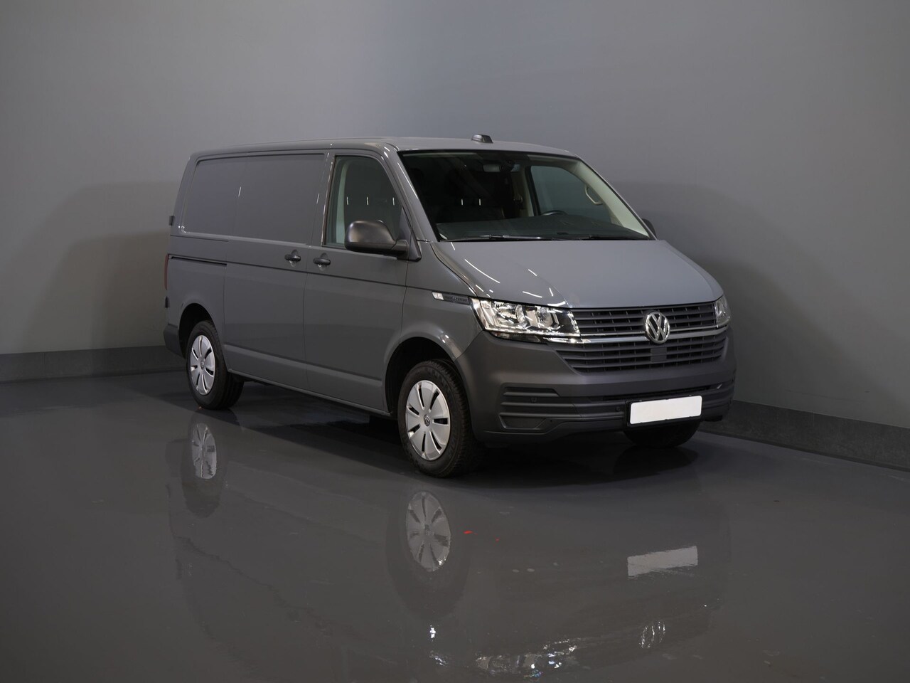 Volkswagen Transporter - T6.1 2.0 TDI 150 pk DSG Aut. Virtual Cockpit/ 2.5t Trekverm./ CarPlay/ Camera/ Cruise/ Air - AutoWereld.nl
