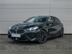BMW 1-serie - M135 xDrive High Executive Automaat / Panoramadak / Sportstoelen / M Adaptief onderstel /