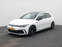 Volkswagen Golf - 1.5 eTSI R-Line Business | Automaat | Panoramadak | Camera | Navigatie | Stoelverwarming |