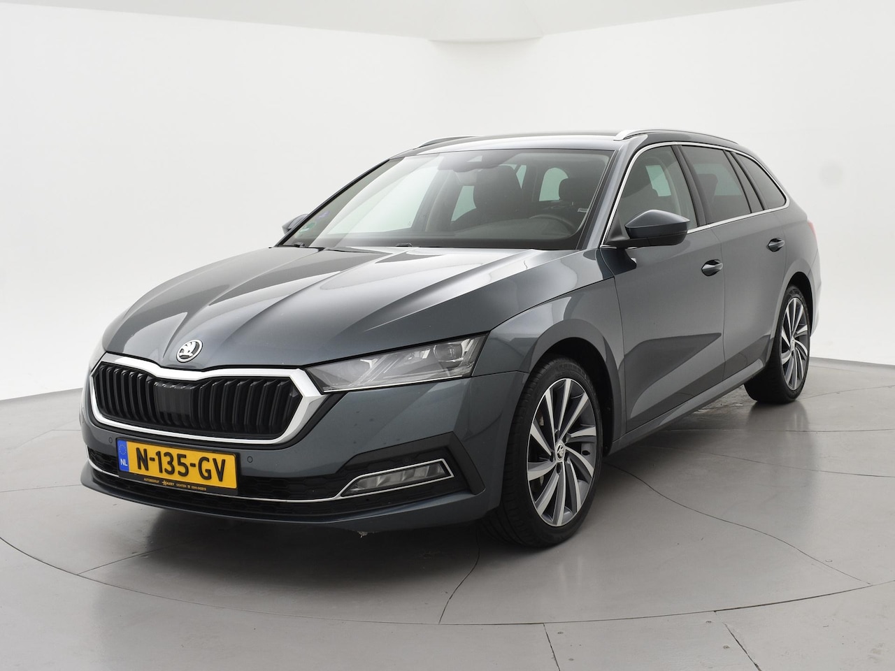 Skoda Octavia Combi - 1.5 e-TSI AUT. + 18 INCH | ADAPTIVE CRUISE | LED | VIRTUAL COCKPIT | SFEERVERLICHTING | CA - AutoWereld.nl