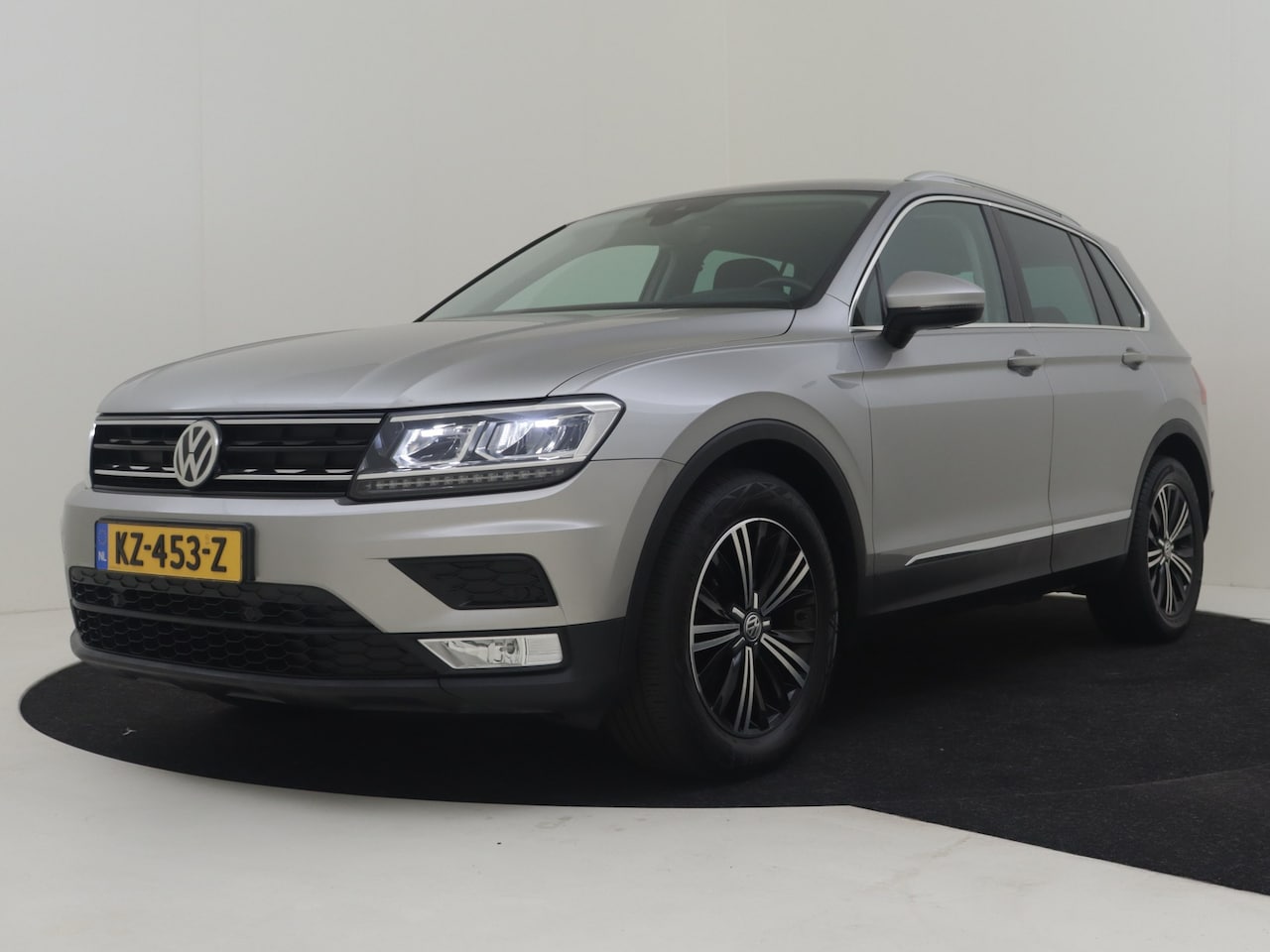 Volkswagen Tiguan - 1.4 TSI Comfortline l Cruise Control l Metallic lak l Navigatie l Apple Car Play/Android l - AutoWereld.nl