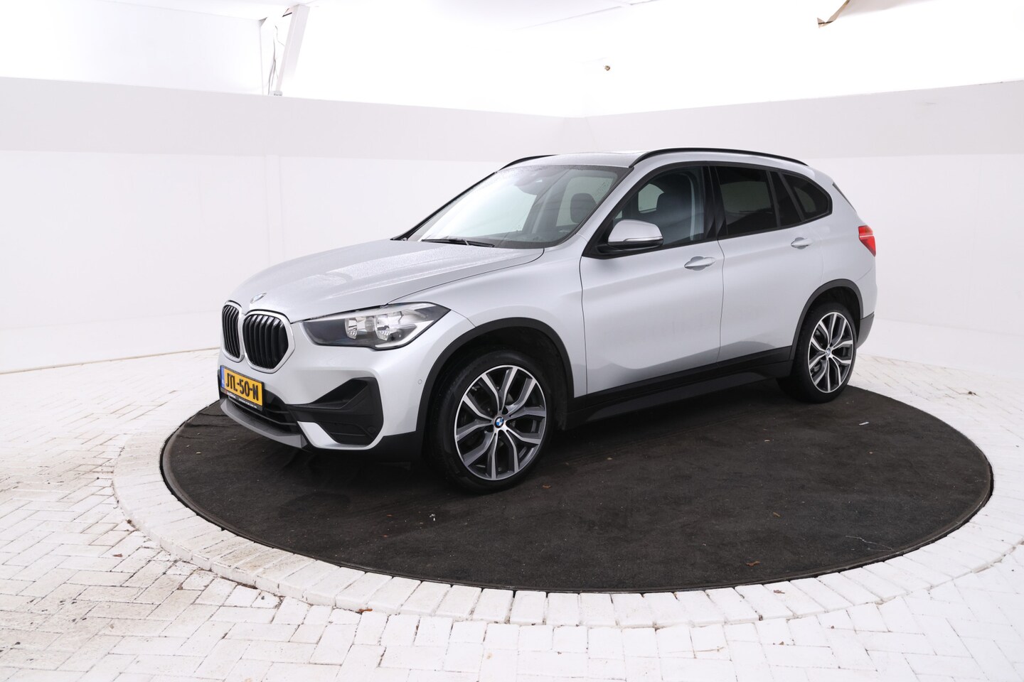 BMW X1 - sDrive18d High Executive - Automaat, Panorama dak, Navigatie - AutoWereld.nl