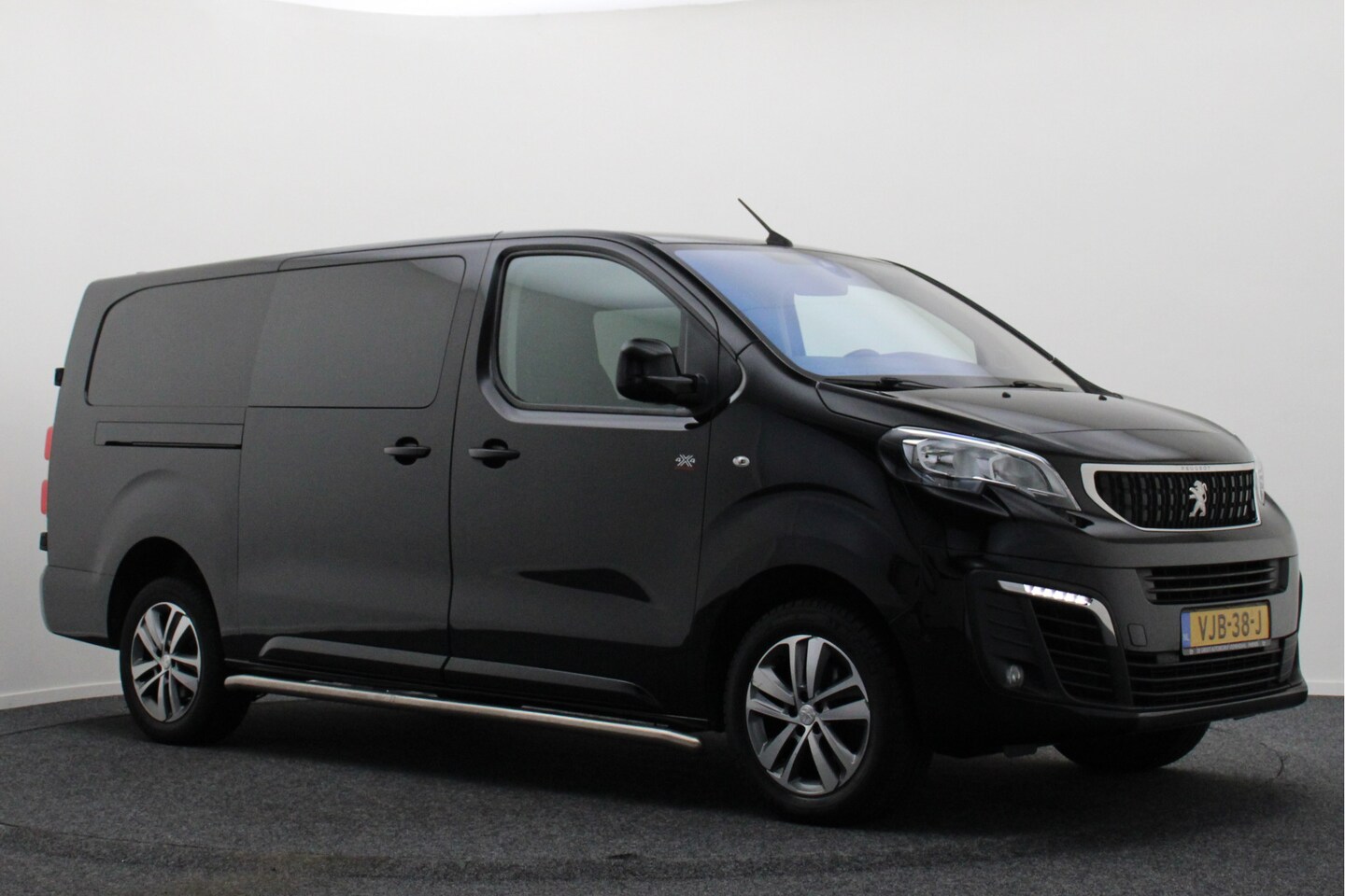 Peugeot Expert - 2.0 BlueHDI 150 L3 Asphalt DC 4x4 Dangel 5-Zits, Climate, Cruise, Apple Carplay, Lane Assi - AutoWereld.nl