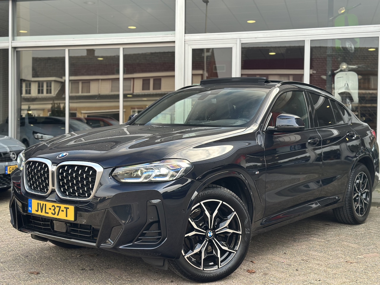 BMW X4 - xDrive20i High Executive Laser/Panorama Dak/Trekhaak/Carbon black. - AutoWereld.nl
