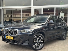 BMW X4 - xDrive20i High Executive Laser/Panorama Dak/Trekhaak/Carbon black