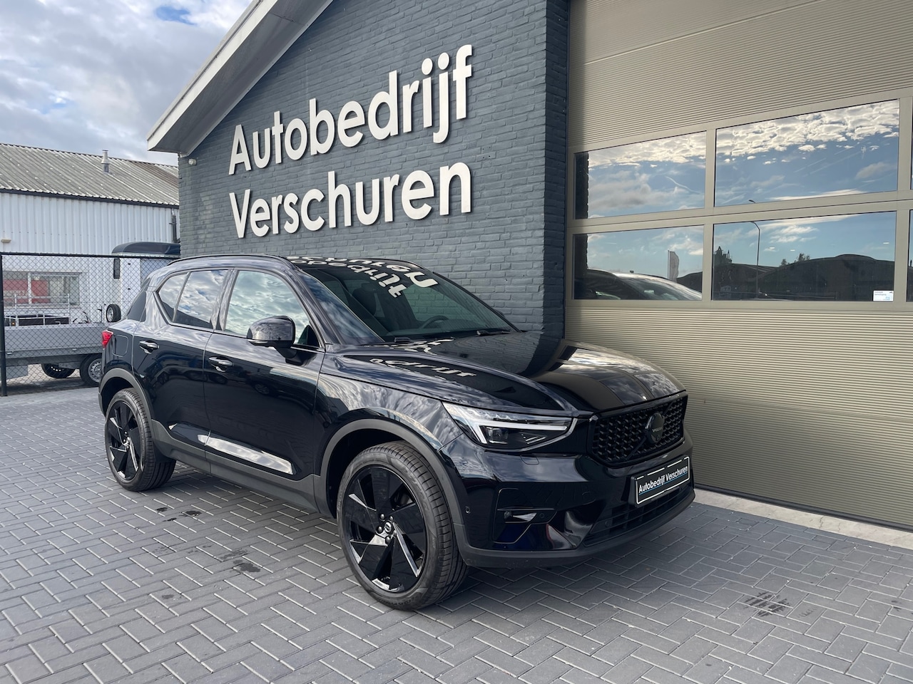 Volvo XC40 - 2.0 B3 dark black edition 360° camera stoel + stuurverwarming pano - AutoWereld.nl